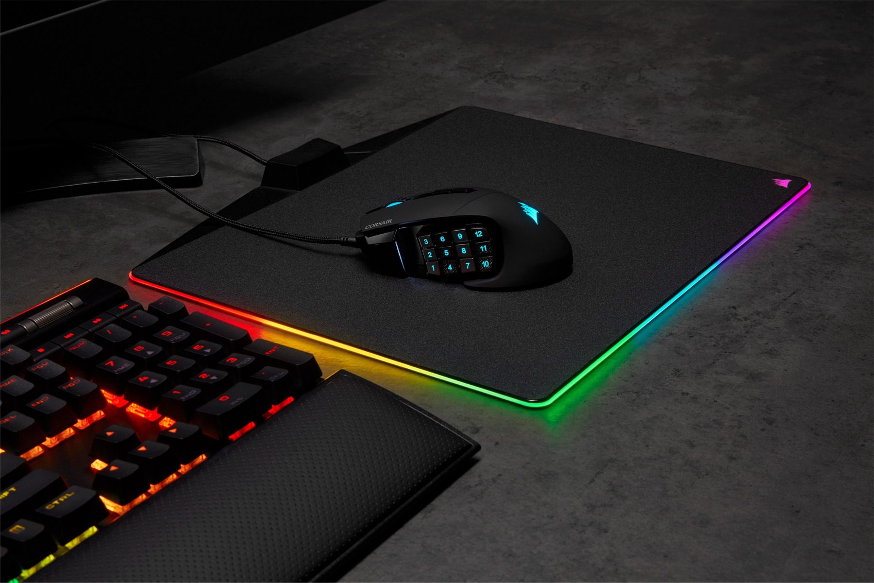 Corsair SCIMITAR Gaming Mouse – görsel 1