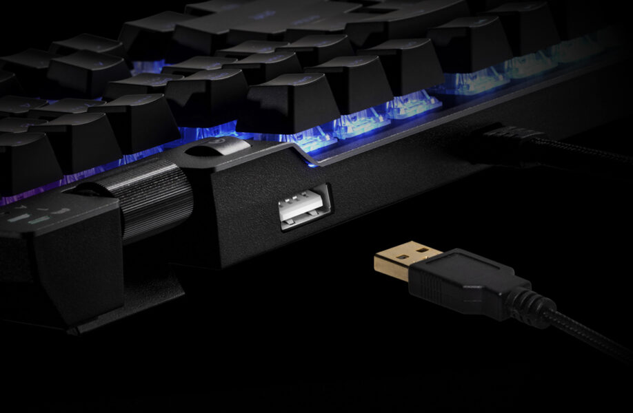 XPG Summoner Cherry MX Blue Switch Gaming Klavye – Çıkarılabilir Manyetik Bilek Desteği