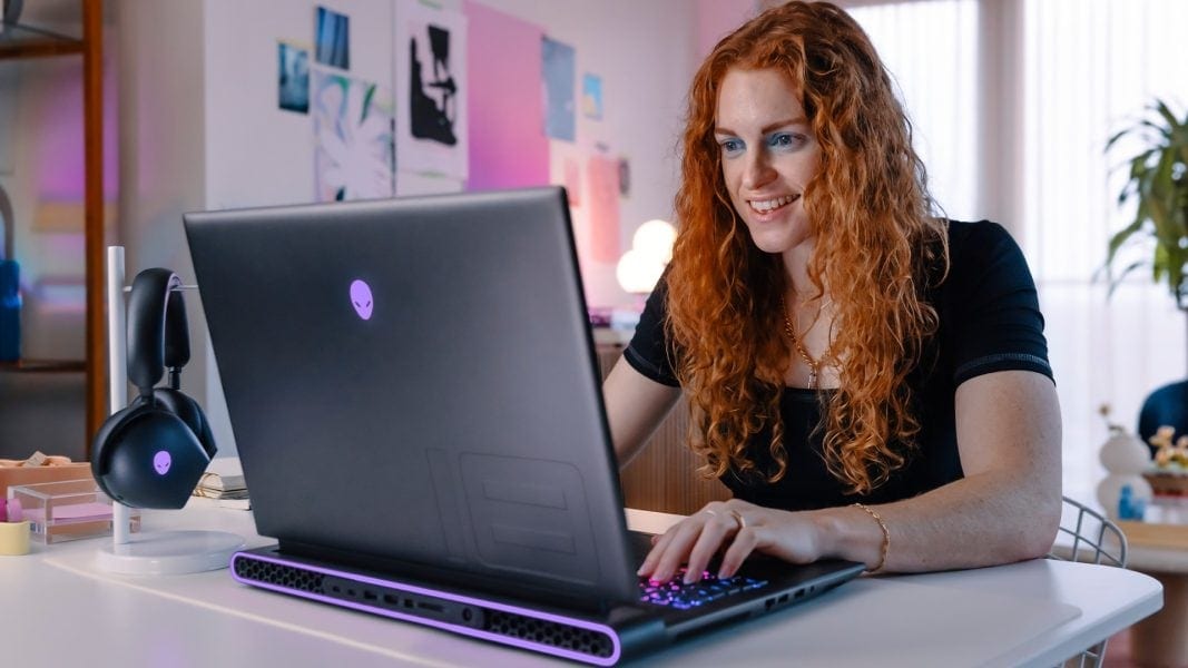 Dell Alienware M18 R1 AWM18I9HX80WH Intel Core i9-13900HX 32GB DDR5 1TB SSD RTX4080 12GB 18 inç QHD