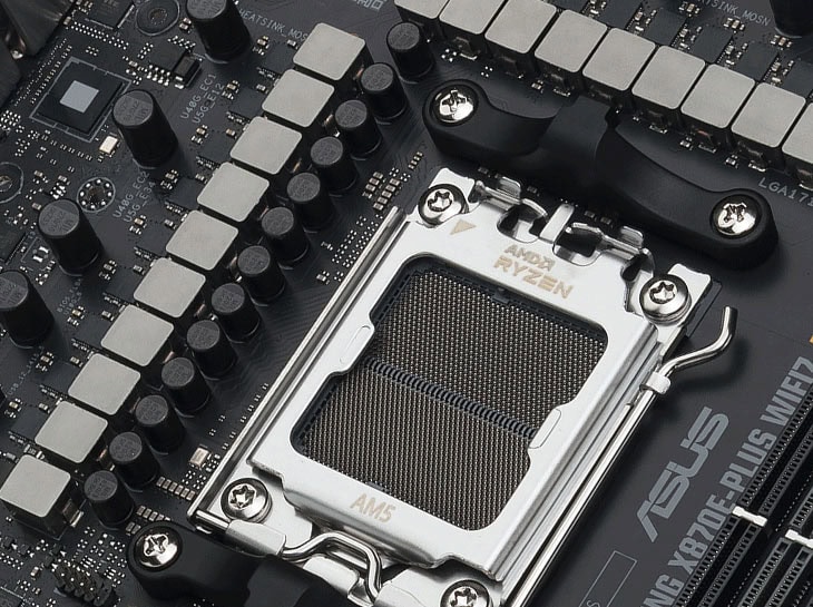 TUF GAMING X870E-PLUS WIFI7 Yüksek performanslı AMD Ryzen işlemci yuvası ve anakart üzerindeki detaylar, oyun ve bilgisayar donanımı tutkunları için ideal sistem bileşenleri.