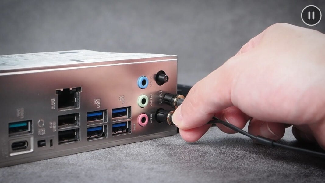 WiFi 6E, 2.5 Gb Ethernet, PCIe 5.0 slot, PCIe 5.0 yuvası ve USB 10Gbps yüksek hızlı bağlantı özellikleri, oyuncular ve yüksek performanslı bilgisayarlar için optimize edilmiş bağlantı teknolojileri.