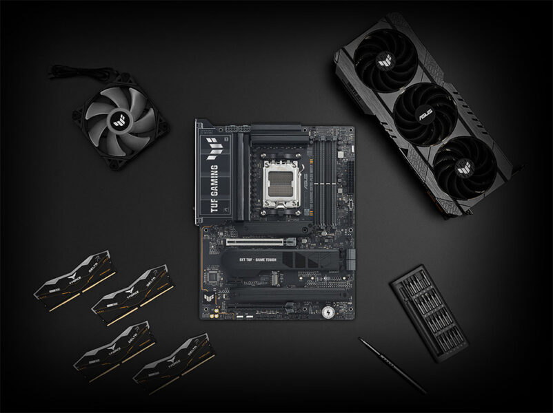 TUF GAMING X870E-PLUS WIFI7 SürücüHub yazılımında BIOS ve bellek hızlarını gösteren ekran görüntüsü.
