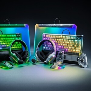 Canlı renklerle aydınlatılmış oyun klavye ve fare setleri, oyun aksesuarları, kablosuz kulaklıklar ve oyun kontrolörleri, gaming ekipmanları, RGB efektli teknolojik gamer oyuncu setleri, gaming gear.