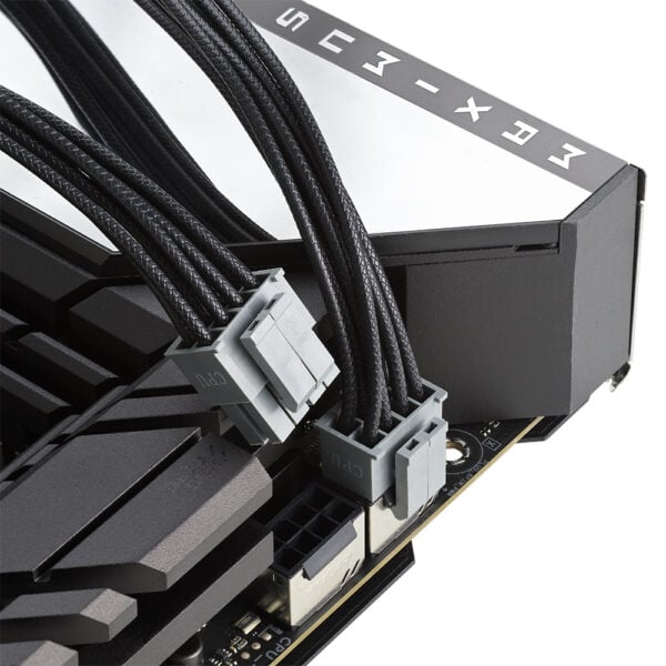 ASUS 750W-ATS Gold Güç kaynağı ve kablolama detaylarıyla bilgisayar donanımı iç yapısı, yüksek kaliteli ve güvenilir PC bileşenleri, oyun ve performans odaklı bilgisayar sistemleri için ideal.