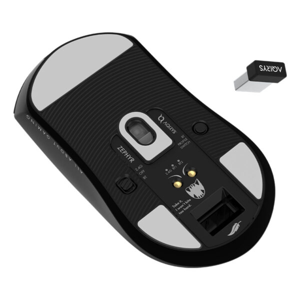 Yüksek çözünürlüklü gaming mouse ve USB bellek ile oyun ve veri depolama ekipmanı, ergonomik tasarımı ve dayanıklı yapısıyla öne çıkan teknoloji ürünü.