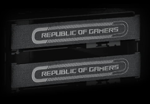 ROG Strix Helios II Düzenli PC kasa içi donanım ve anakart bağlantısı.