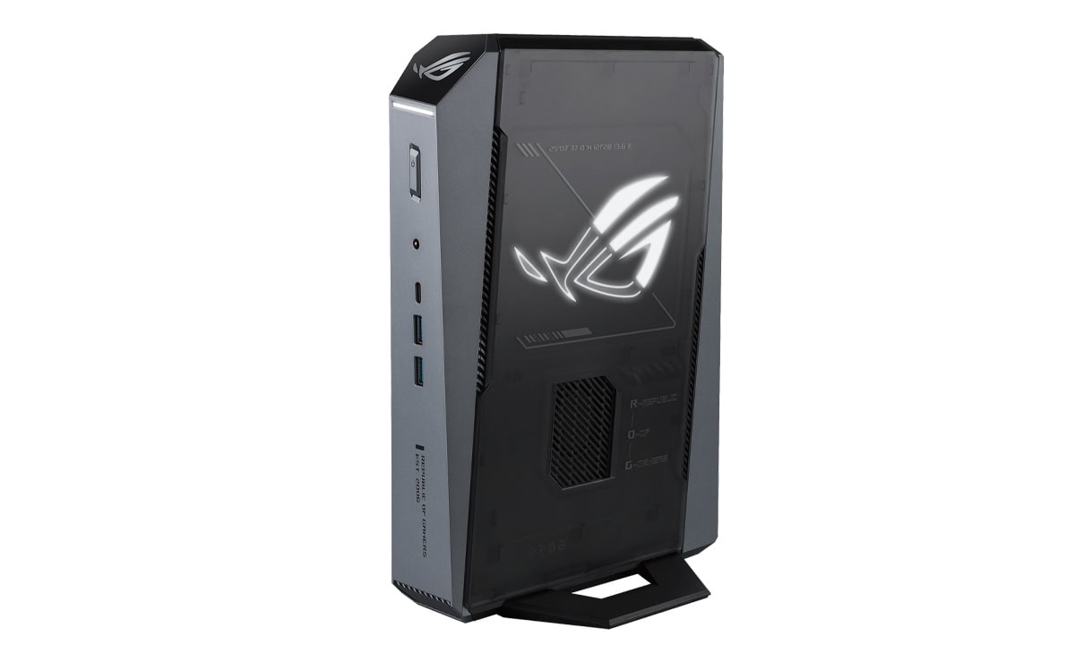 ROG logosu ve tasarımıyla yüksek performanslı taşınabilir oyun bilgisayarı. Gelişmiş soğutma ve oyun odaklı özellikler içerir, oyunculara yüksek kalite oyun deneyimi sunar.