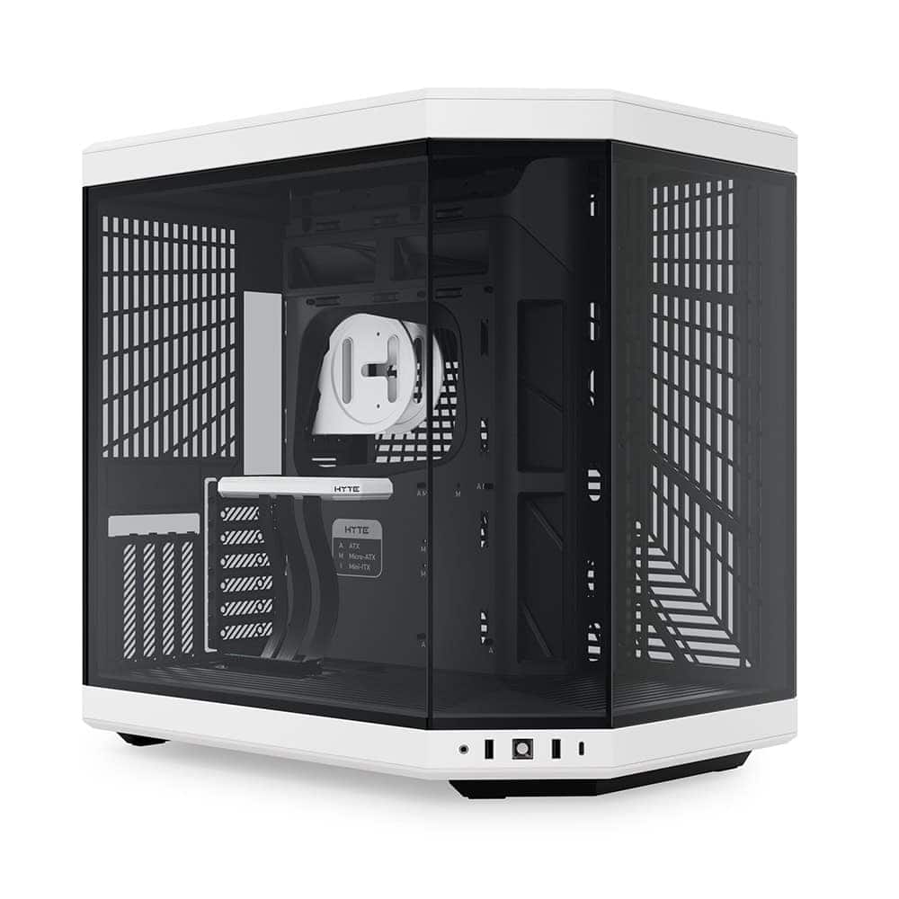 Görünümde şeffaf panel ile PC kasa iç donanımı ve bileşenleri net şekilde görünmektedir.